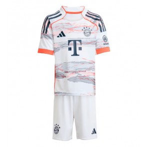 Billiga Bayern Munich Serge Gnabry #7 Bortatröja Barn 2025-26 Kortärmad (+ Korta byxor)